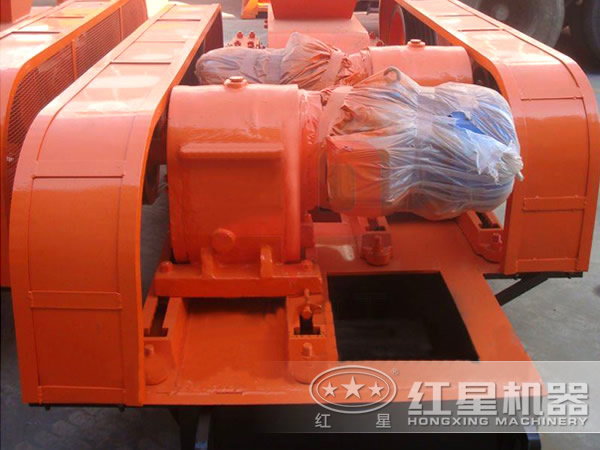 河南紅星對輥破碎機(jī)廠家一角