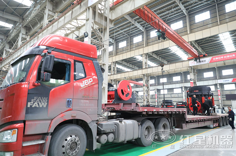 設備裝車發(fā)貨中