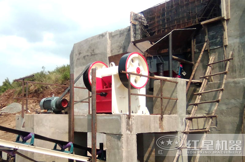 小型破碎機(jī)工作現(xiàn)場圖片 小型破碎機(jī)工作現(xiàn)場圖片