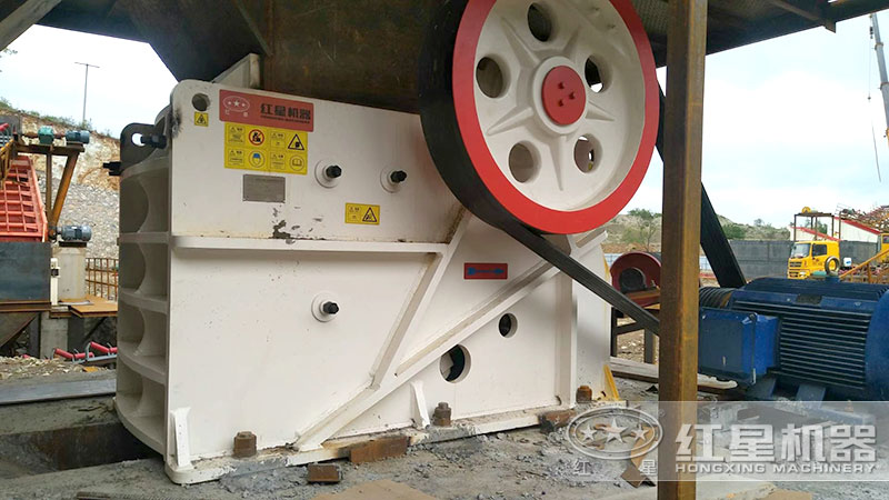 57鄂破用于砂石場(chǎng)破碎生產(chǎn)線初級(jí)破碎機(jī) 57鄂破用于砂石場(chǎng)破碎生產(chǎn)線初級(jí)破碎機(jī)