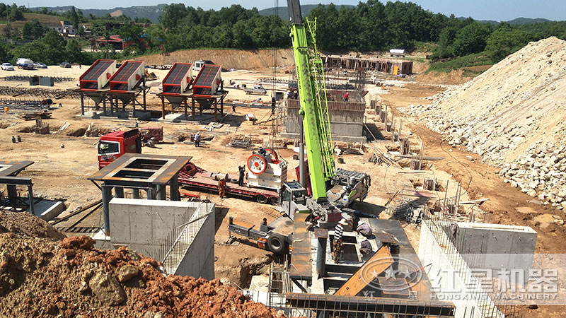 1060破碎機組成一條生產線現(xiàn)場搭配