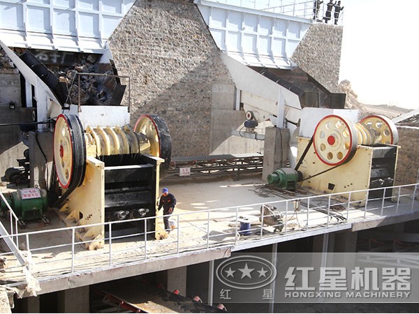 混凝土破碎機(jī)在施工現(xiàn)場