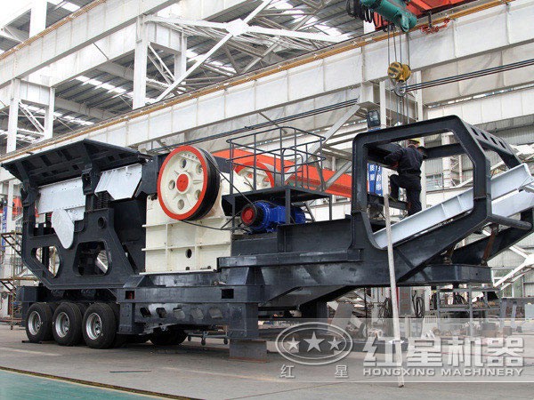移動磕石機(jī)（搭載顎式破碎機(jī)）