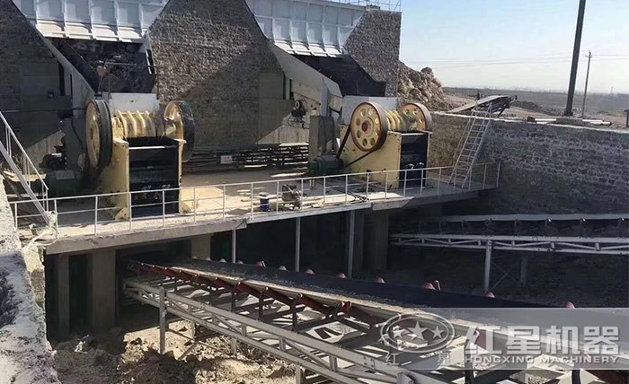 石頭破碎生產(chǎn)線現(xiàn)場(chǎng)