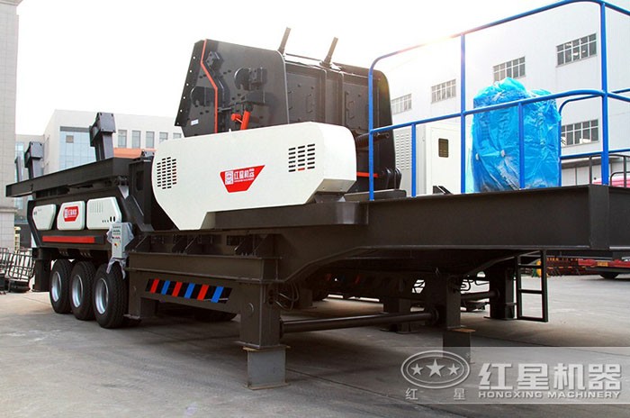 移動磕石機(jī)搭載反擊式破碎機(jī)