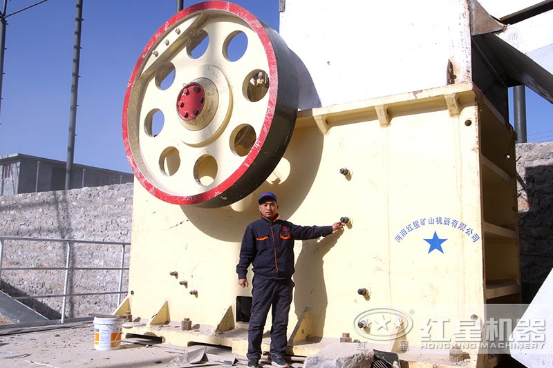 電動(dòng)打石機(jī)安裝現(xiàn)場