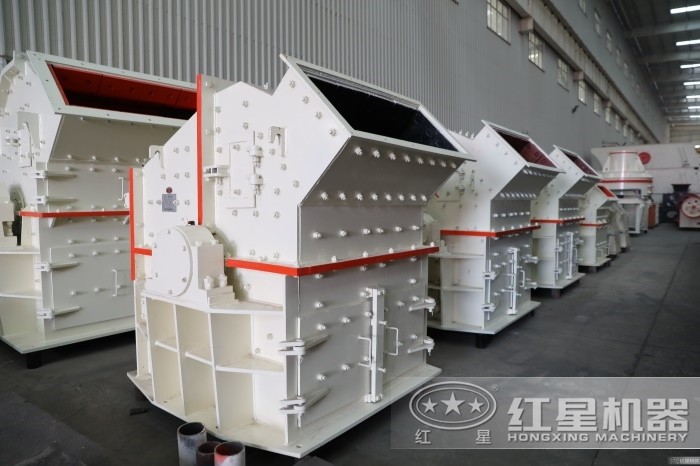 鄭州細(xì)碎機(jī)廠家紅星機(jī)器車(chē)間一角