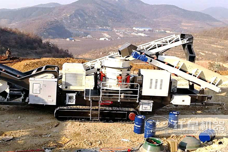 移動圓錐破+振動篩，生產(chǎn)現(xiàn)場