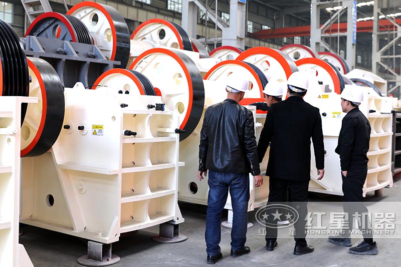 國內客戶參觀廠區(qū)，專業(yè)銷售講解