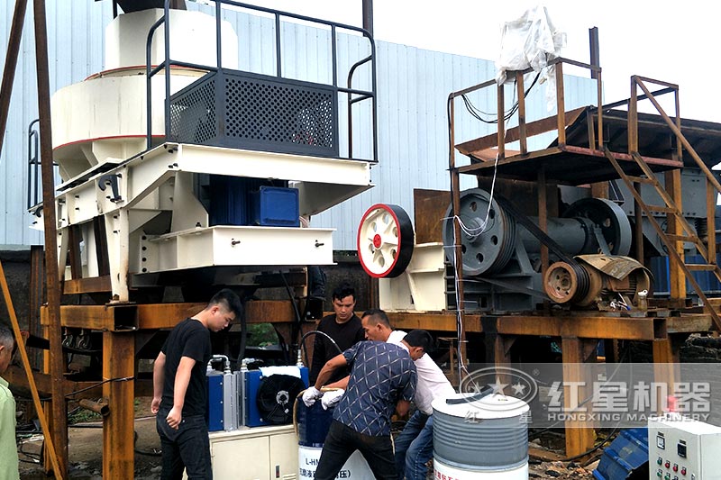 紅星客戶就近參觀固定制砂機(jī)現(xiàn)場(chǎng)