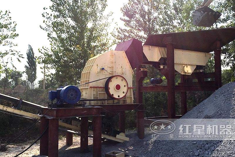 石頭破碎現(xiàn)場，配置重錘破