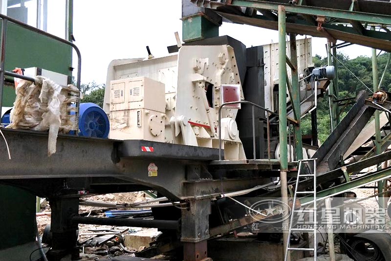 移動(dòng)石子機(jī)現(xiàn)場展示