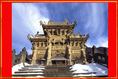 整座石雕牌坊的雕刻是多么的精細(xì)，顯示出了當(dāng)時(shí)石雕藝人們的技藝是多么的精湛。
