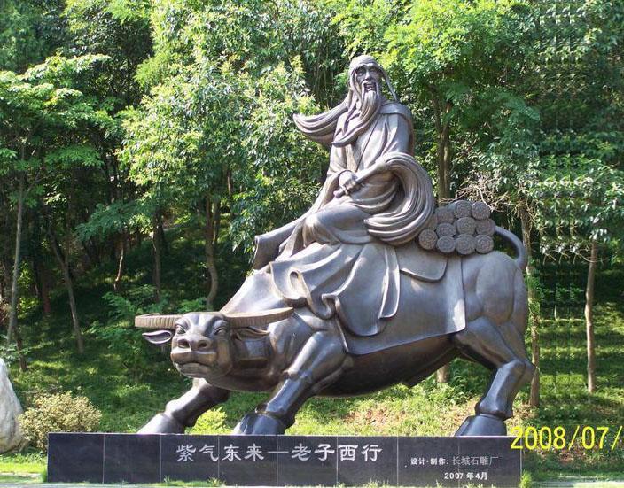 石雕老子像，這尊老子雕塑作品高兩米多，造型突出了老子的思想境界