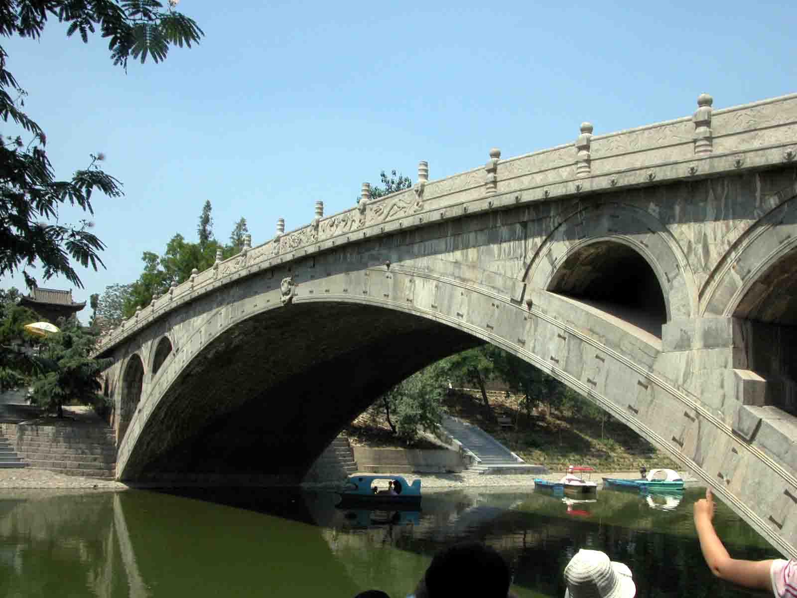 趙州橋入選中國世界紀(jì)錄協(xié)會世界最早的敞肩石拱橋，創(chuàng)造了世界之最。被譽(yù)為“華北四寶之一”。