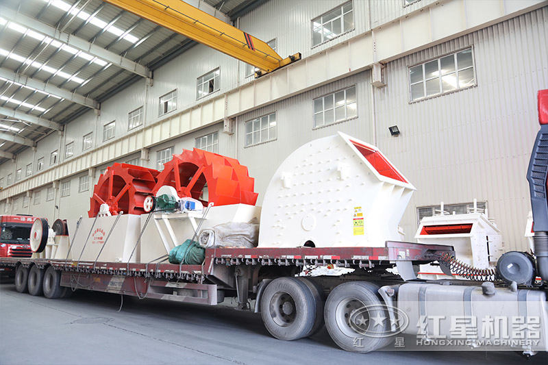 用戶在錘破車間參觀考察，技術(shù)人員耐心講解