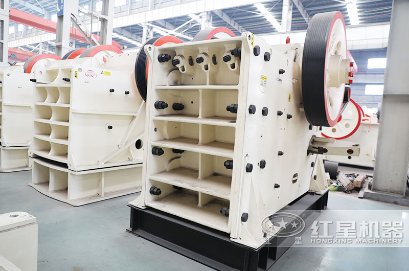 花崗巖粗碎設(shè)備，鄂式破碎機