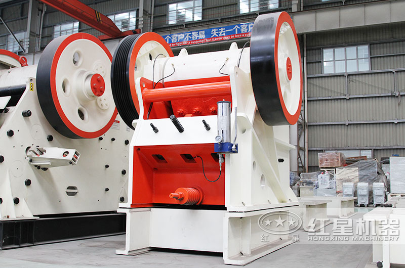 鄂式破碎機，產(chǎn)量1-2200t/h，耐磨抗沖擊