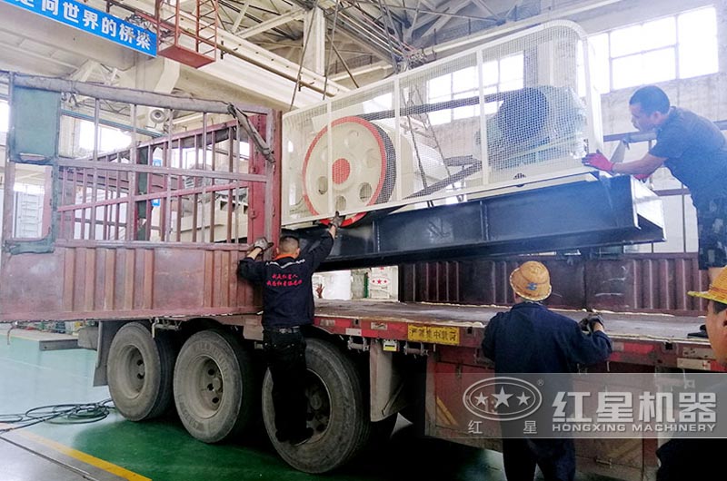 紅星粘土制砂機(jī)價格便宜，不斷發(fā)往客戶現(xiàn)場