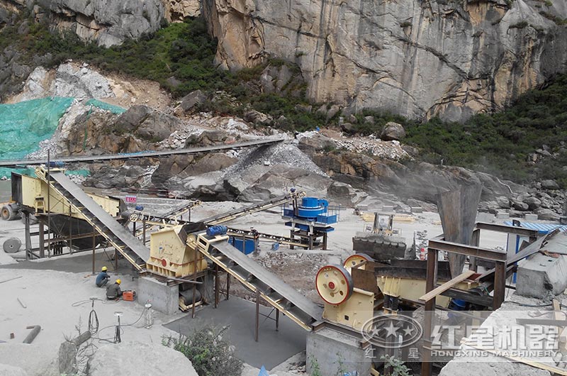 石灰石破碎制砂生產(chǎn)線(xiàn)客戶(hù)現(xiàn)場(chǎng)